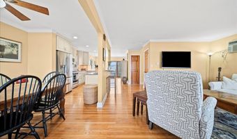 16 Gibbs Rd, Amity Harbor, NY 11701