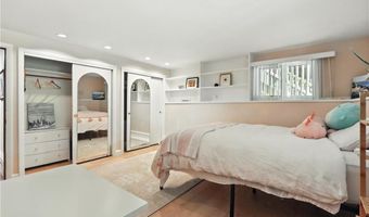 2 Buckingham St, Barrington, RI 02806