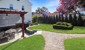 99 Roseneath Ave, Newport, RI 02840