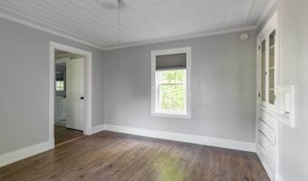 11 Kossuth St, Bangor, ME 04401