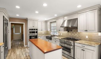 28 CLARK Rdg, Hockessin, DE 19707
