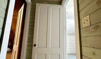 23 Holland St, Bangor, ME 04401