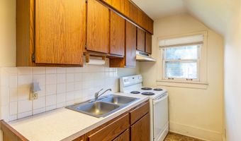 607 6th St, Ames, IA 50010