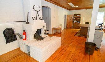 23391 FRONT St, Accomac, VA 23301