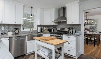 10 Greenbriar Ln, Amherst, NH 03031