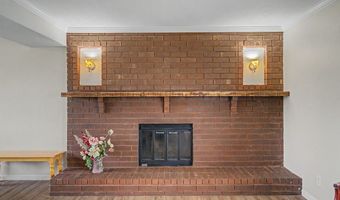 302 Village Cir, Altoona, IA 50009