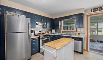 310 N Woodhill Dr, Amherst, OH 44001