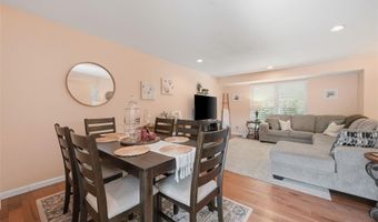 254 Village Mead Dr, Ballwin, MO 63021