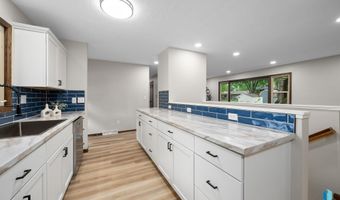 1912 E Sylvan Cir, Brandon, SD 57005
