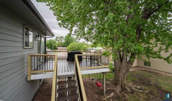 201 Cardinal Dr S, Brandon, SD 57005