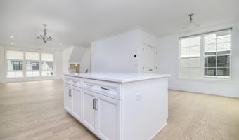 15 E Cross Trl 15, Danbury, CT 06810