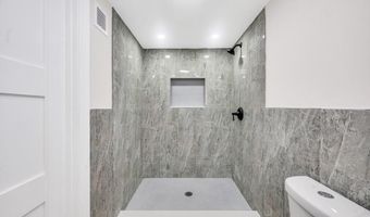 17 Banbury Ct, Amityville, NY 11701