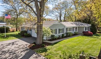33 Meadowbrook Dr, Barrington, RI 02806