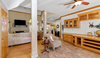 15733 Pine Cir, Basehor, KS 66007