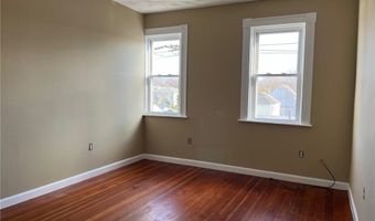 5 Ryan Ave 3, Bristol, RI 02809