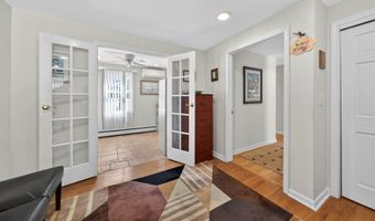 338 Shore Dr, Branford, CT 06405
