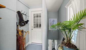 376 Main St 4, Amesbury, MA 01913