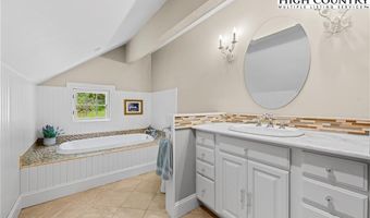 527 Red Tailed Hawk Rd, Banner Elk, NC 28604