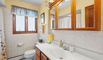 21 N Waterman Ave, Arlington Heights, IL 60004