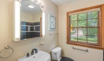 6337 Piping Rock Rd, Madison, WI 53711