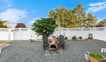 48 Poplar St, Beachwood, NJ 08722