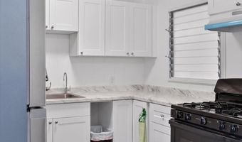 2098 KINOOLE St, Hilo, HI 96720
