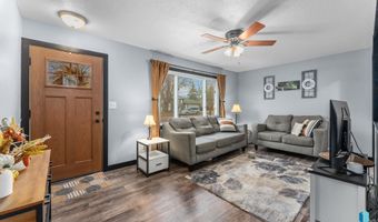 112 E Glenwood Dr, Brandon, SD 57005