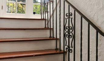 6438 Ivarene Ave, Los Angeles, CA 90068