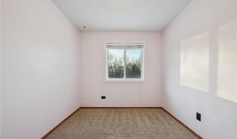 3824 Tower Pond Dr, Anoka, MN 55303