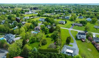 142 Honeyman Ave, Middletown, RI 02842