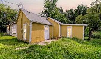 1022 N 8th St, Atchison, KS 66002