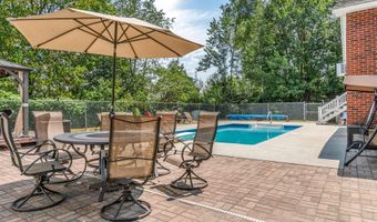 1391 Turner St, Auburn, ME 04210