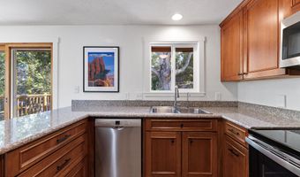 304 Clinton St, Ashland, OR 97520