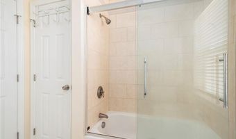 18 Cross St, East Providence, RI 02914