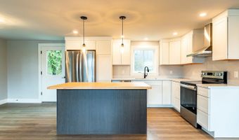 162 Waldo Ave, Belfast, ME 04915