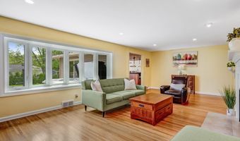 515 Park Club Ln, Amherst, NY 14221
