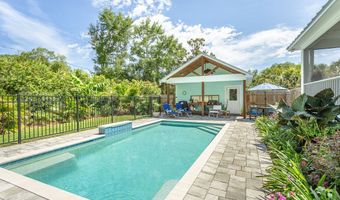 121 14th St, Apalachicola, FL 32320