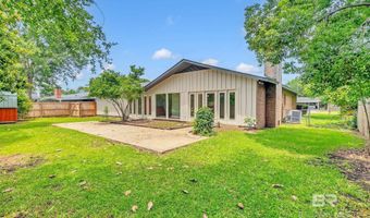 18 Rollins Pl, Atmore, AL 36502