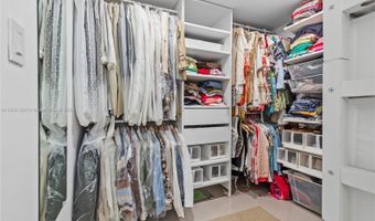 3301 N Country Club Dr 607, Aventura, FL 33180