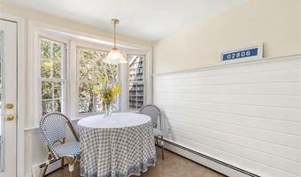 21 Old Chimney Rd, Barrington, RI 02806