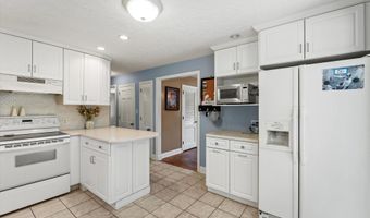 29 Maple Dr, Bedford, NH 03110