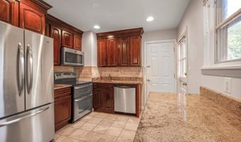 6903 FERN Ln, Annandale, VA 22003
