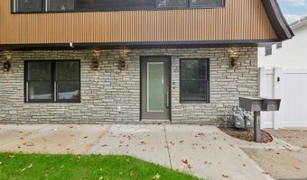 14 Redwood St, Bergenfield, NJ 07621