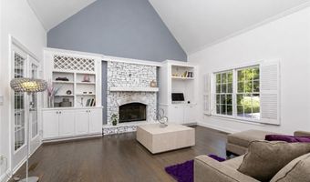 265 Oakhurst Leaf Dr, Alpharetta, GA 30004