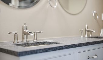 3 Lew May Dr, Andover, NJ 07860