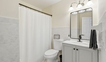 482 Clifton Ave, Bayville, NJ 08721