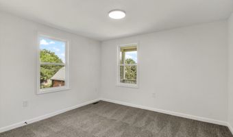 13 E KING St, Abbottstown, PA 17301