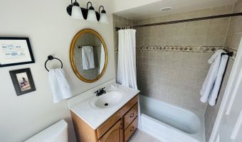 909 E Rockwell St, Arlington Heights, IL 60005