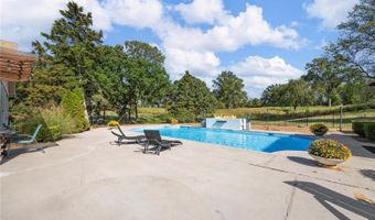 74 Meadowbrook Country Clb, Ballwin, MO 63011