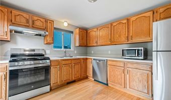 24 Smith St, Lincoln, RI 02865